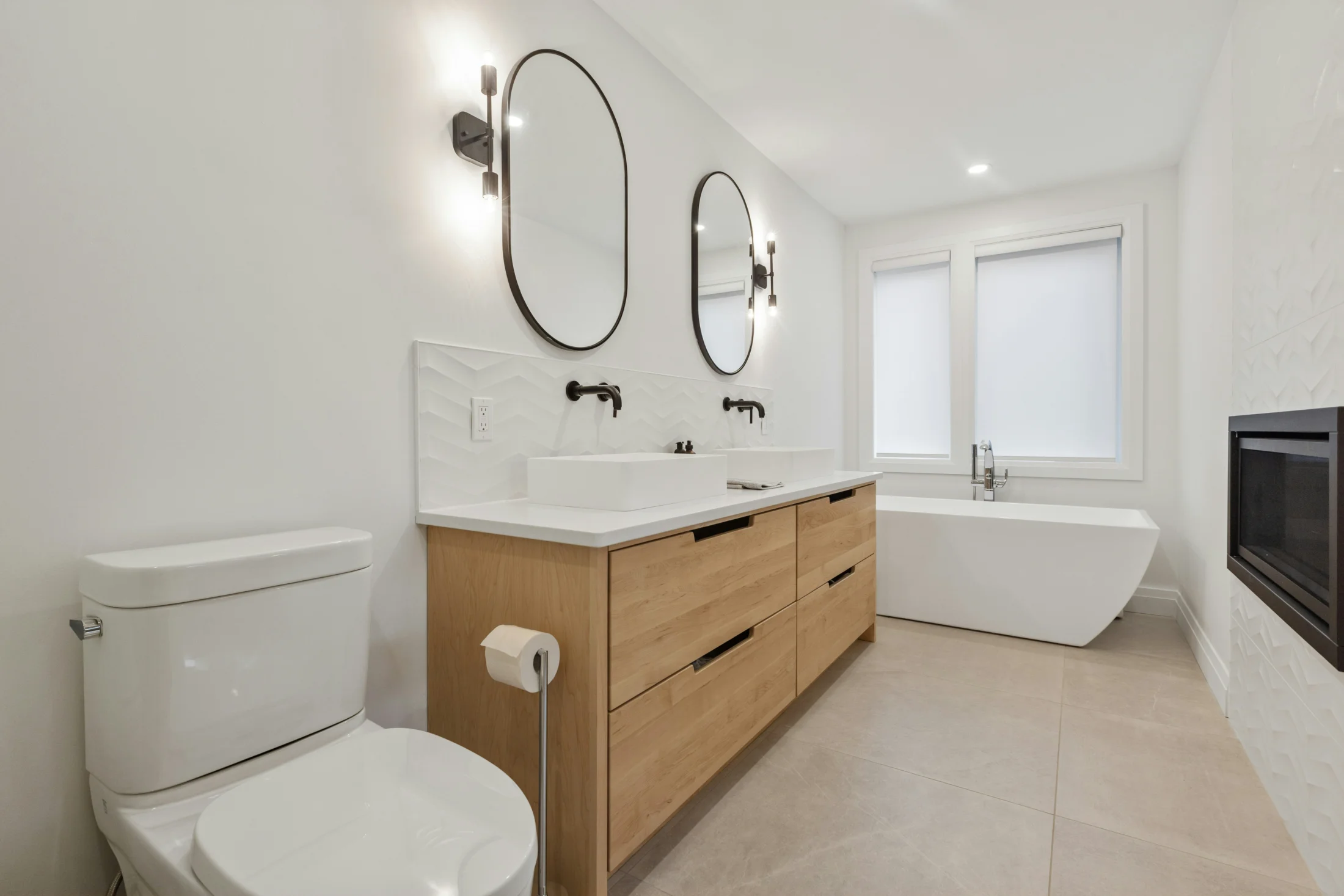 Moderne Architektur mit grossflächigen Verglasungen