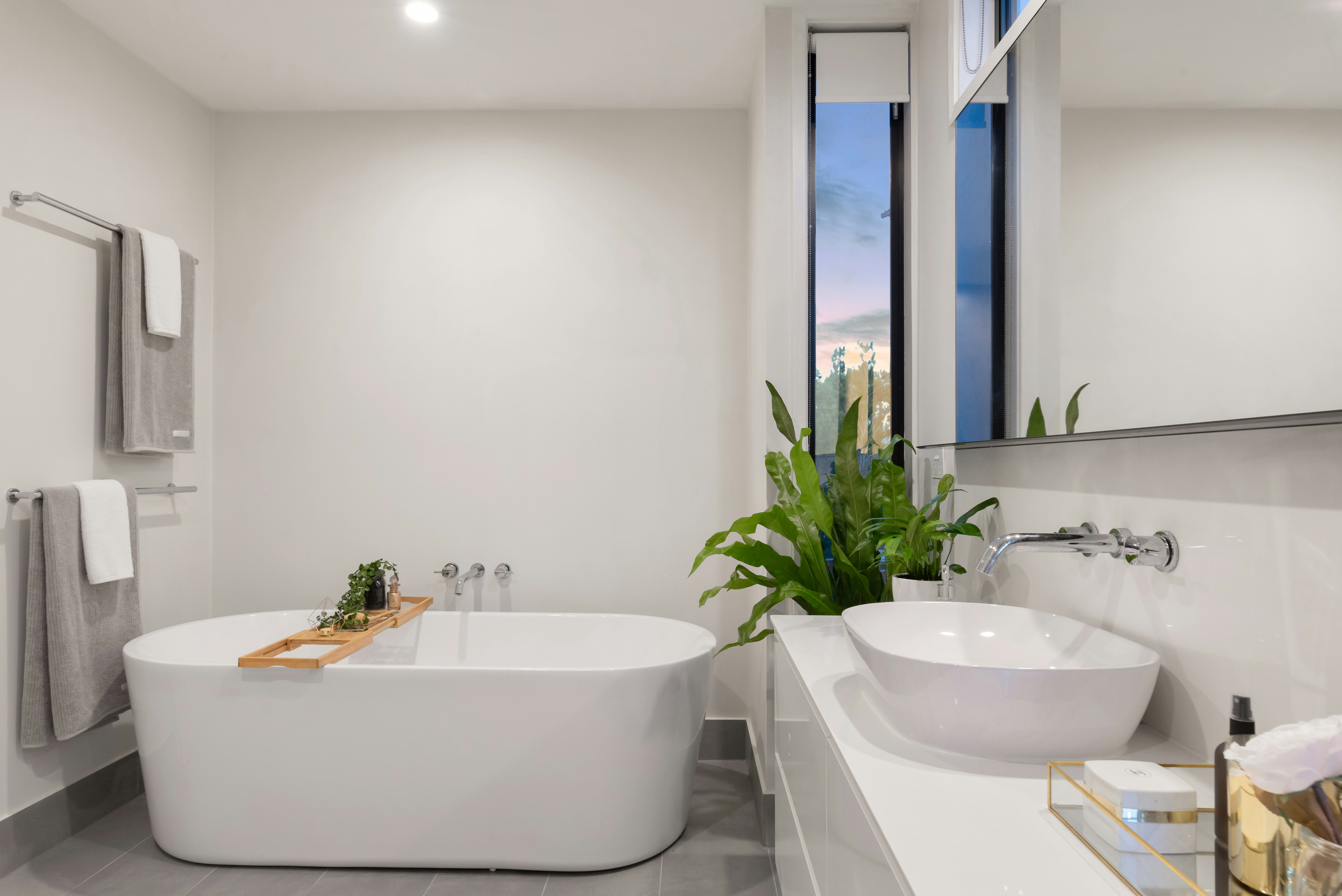 Elegantes Bad mit Glasdusche