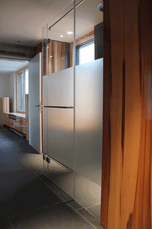 Raumteiler aus Mattglas